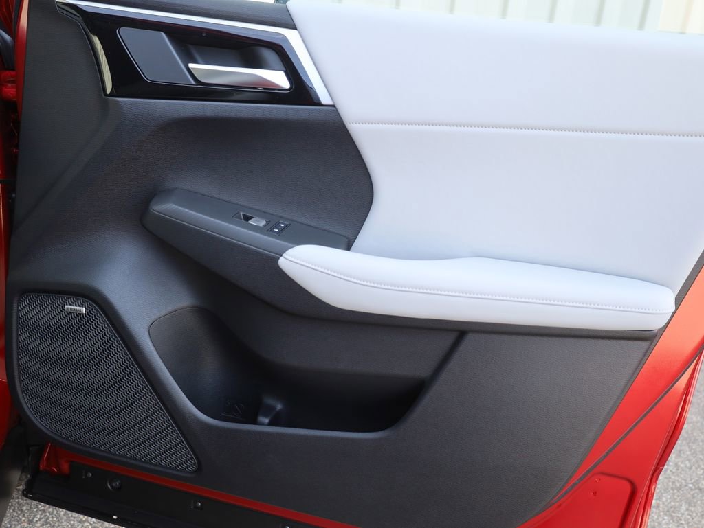 New 2025 Mitsubishi Outlander SE image 16