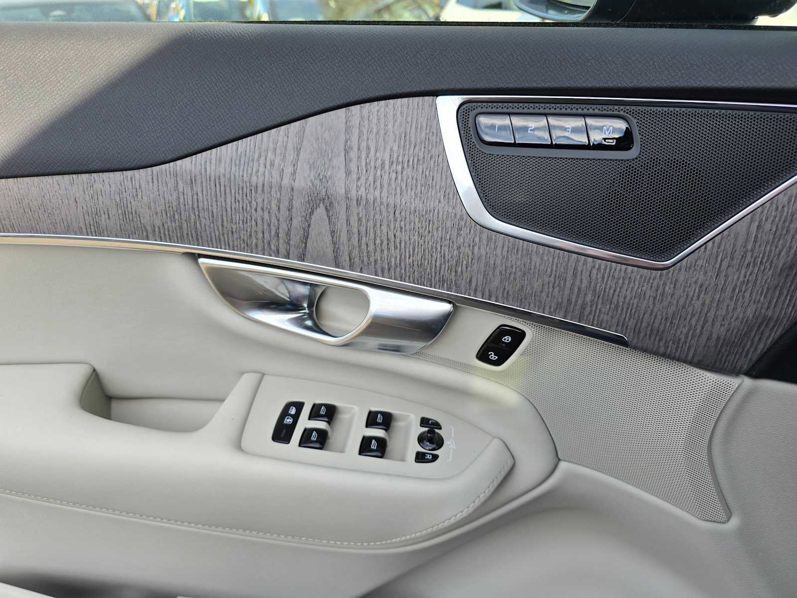 Certified 2023 Volvo XC90 B5 Plus w/ Protection Package Premier AWD/4WD image 40