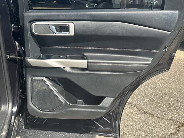Used 2022 Ford Explorer XLT w/ Equipment Group 202A RWD image 22