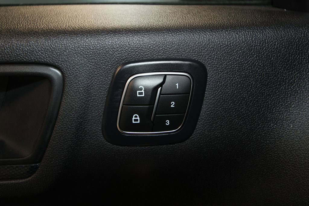 Used 2025 Ford Escape ST-Line Elite w/ Premium Technology Package AWD/4WD image 9