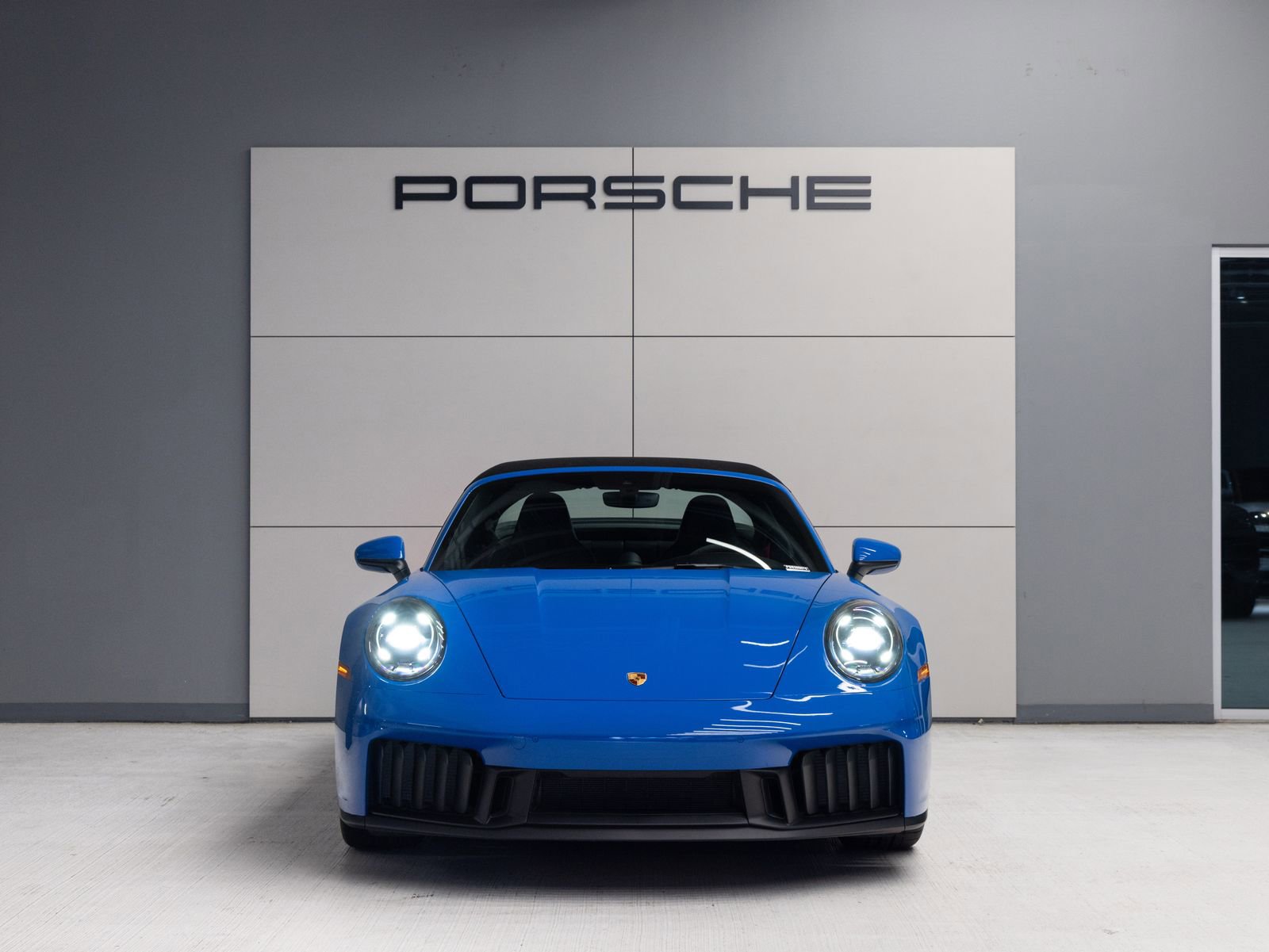 Certified 2025 Porsche 911 Targa 4 GTS AWD/4WD image 12