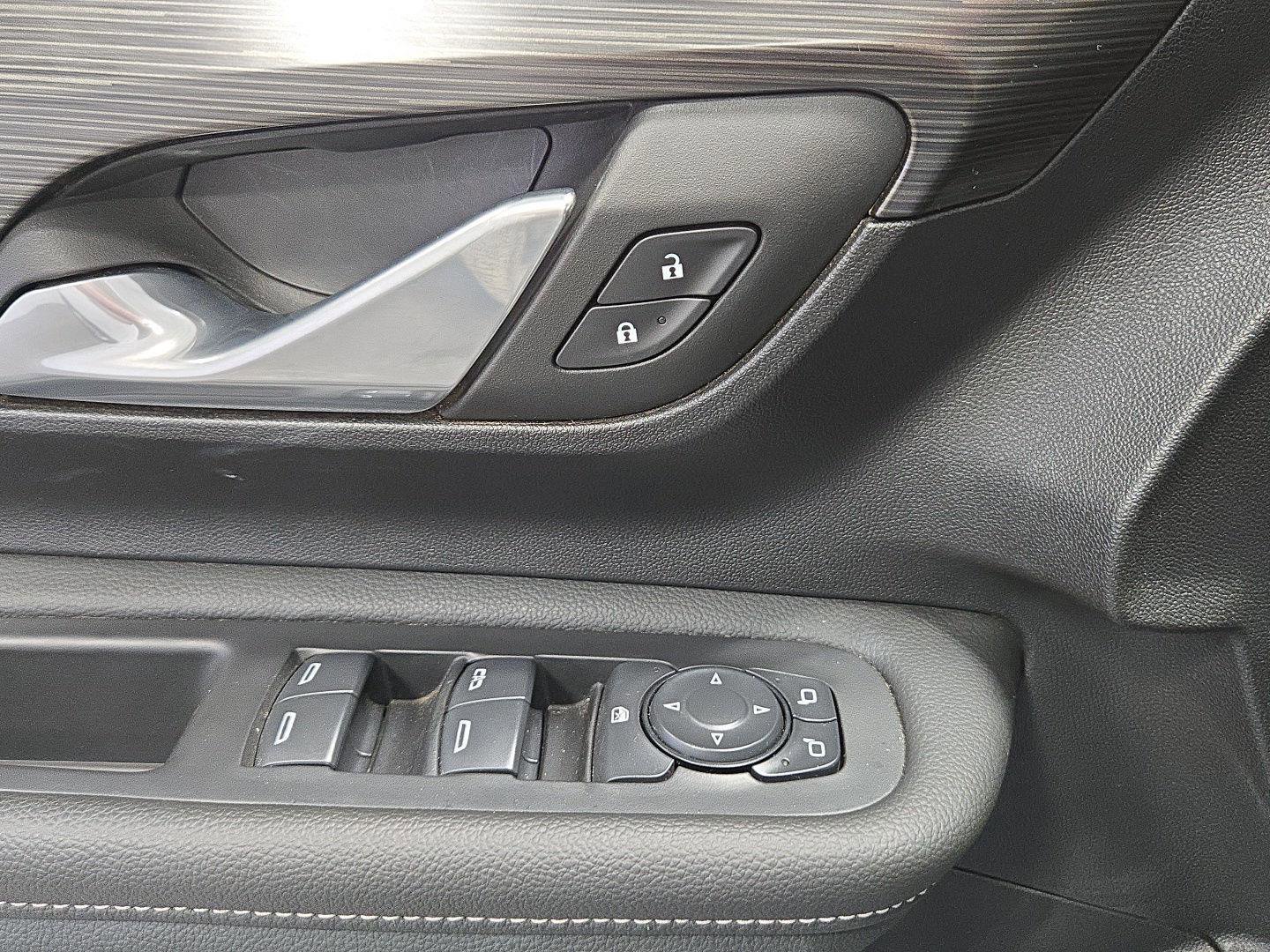 Used 2024 GMC Terrain SLE image 21