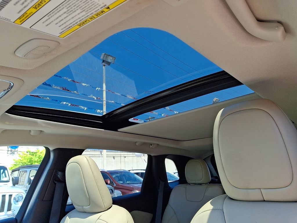 Used 2018 Jeep Cherokee Limited AWD/4WD image 15
