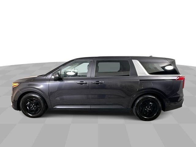 Used 2025 Kia Carnival FWD image 5