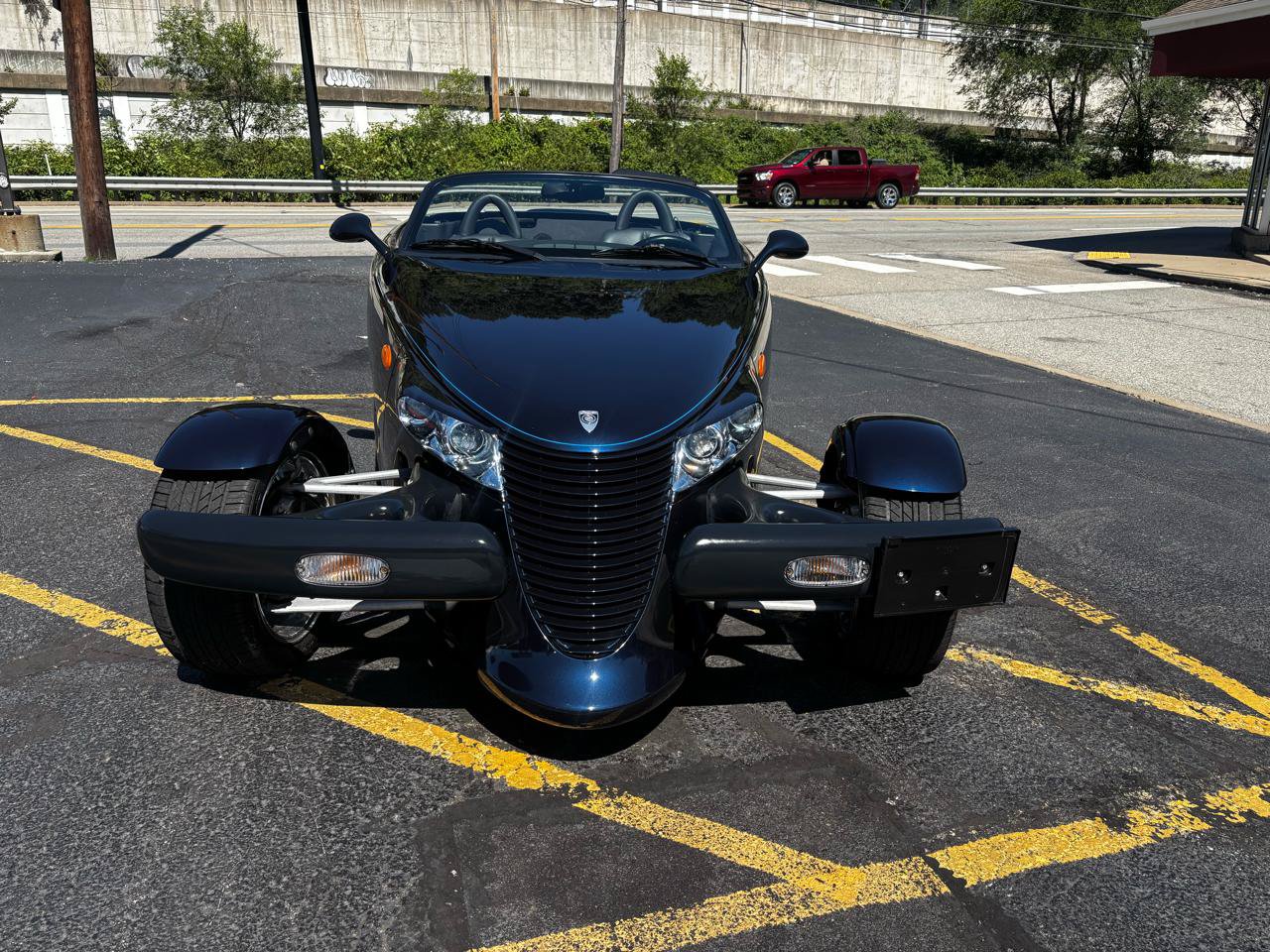 Used 2001 Chrysler Prowler RWD image 2
