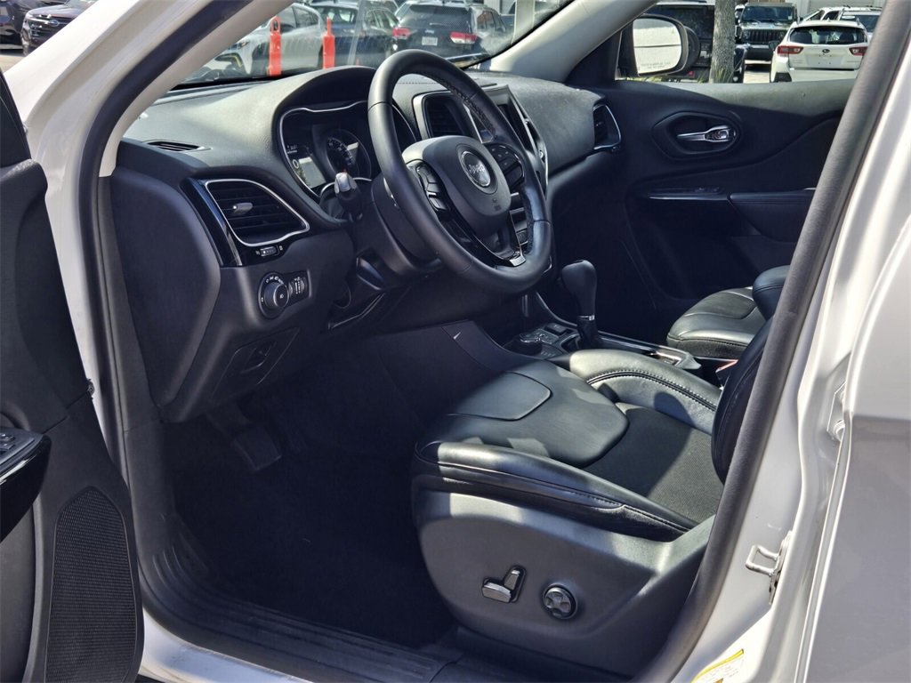 Used 2020 Jeep Cherokee Latitude Plus image 14