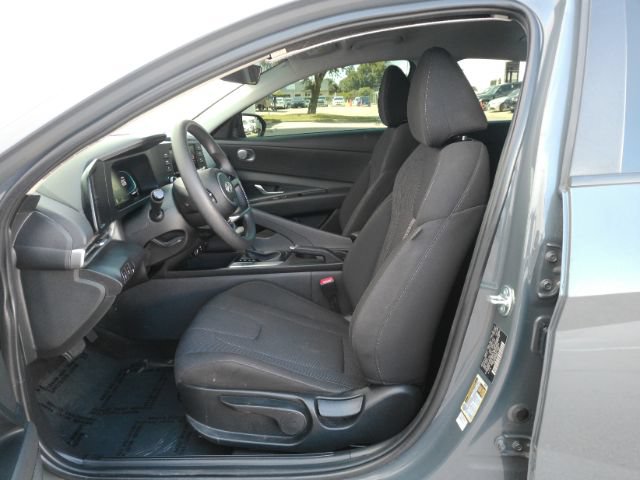 Used 2026 Hyundai Elantra SE FWD image 14