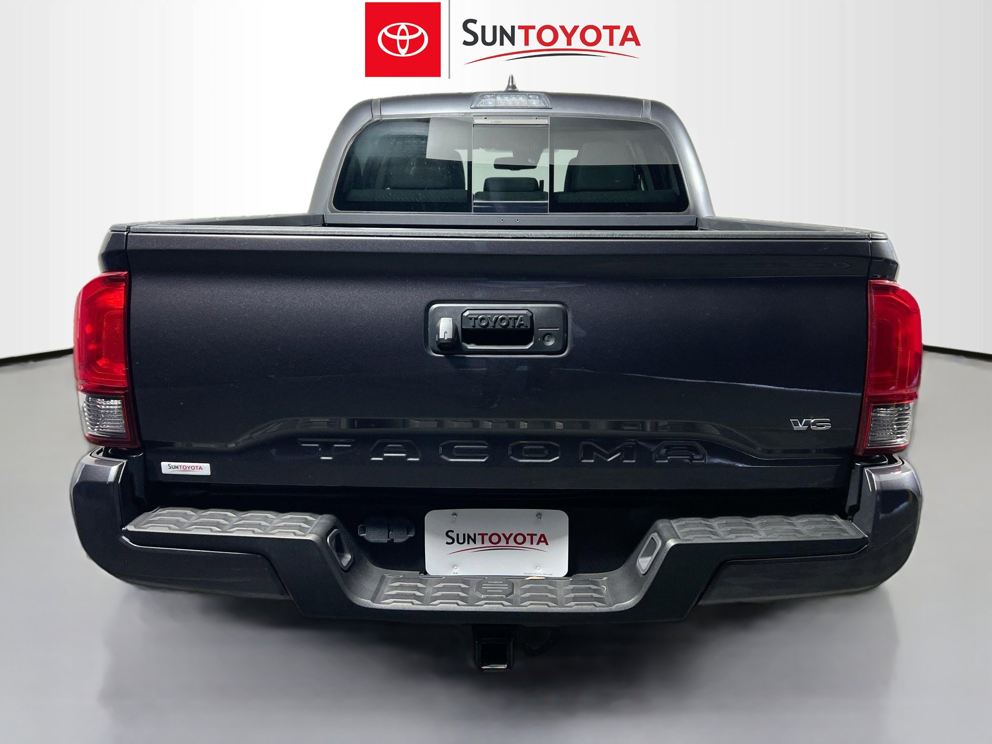 Used 2022 Toyota Tacoma SR5 w/ Technology Package image 5