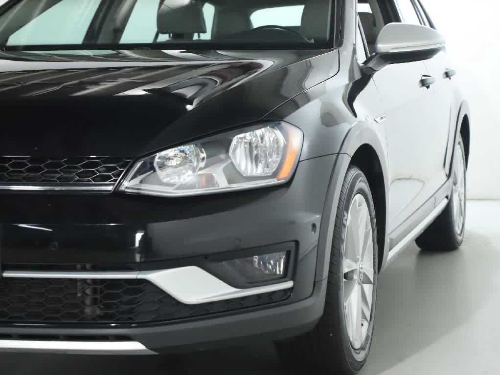 Used 2017 Volkswagen Golf Alltrack SE AWD/4WD image 4