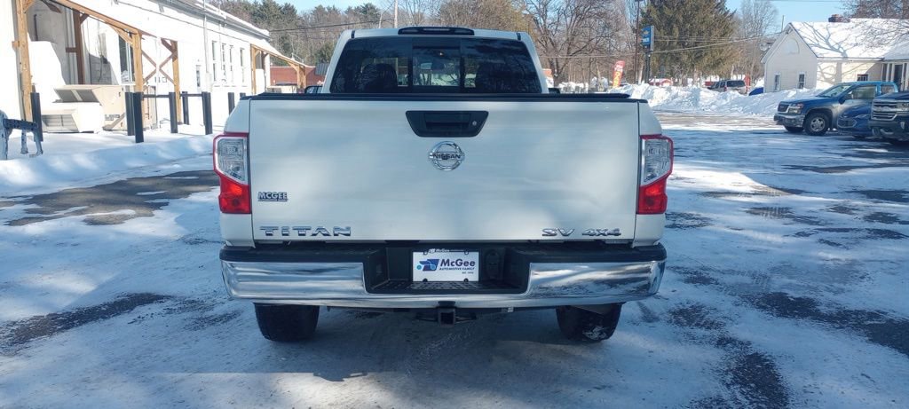 Used 2019 Nissan Titan SV image 6