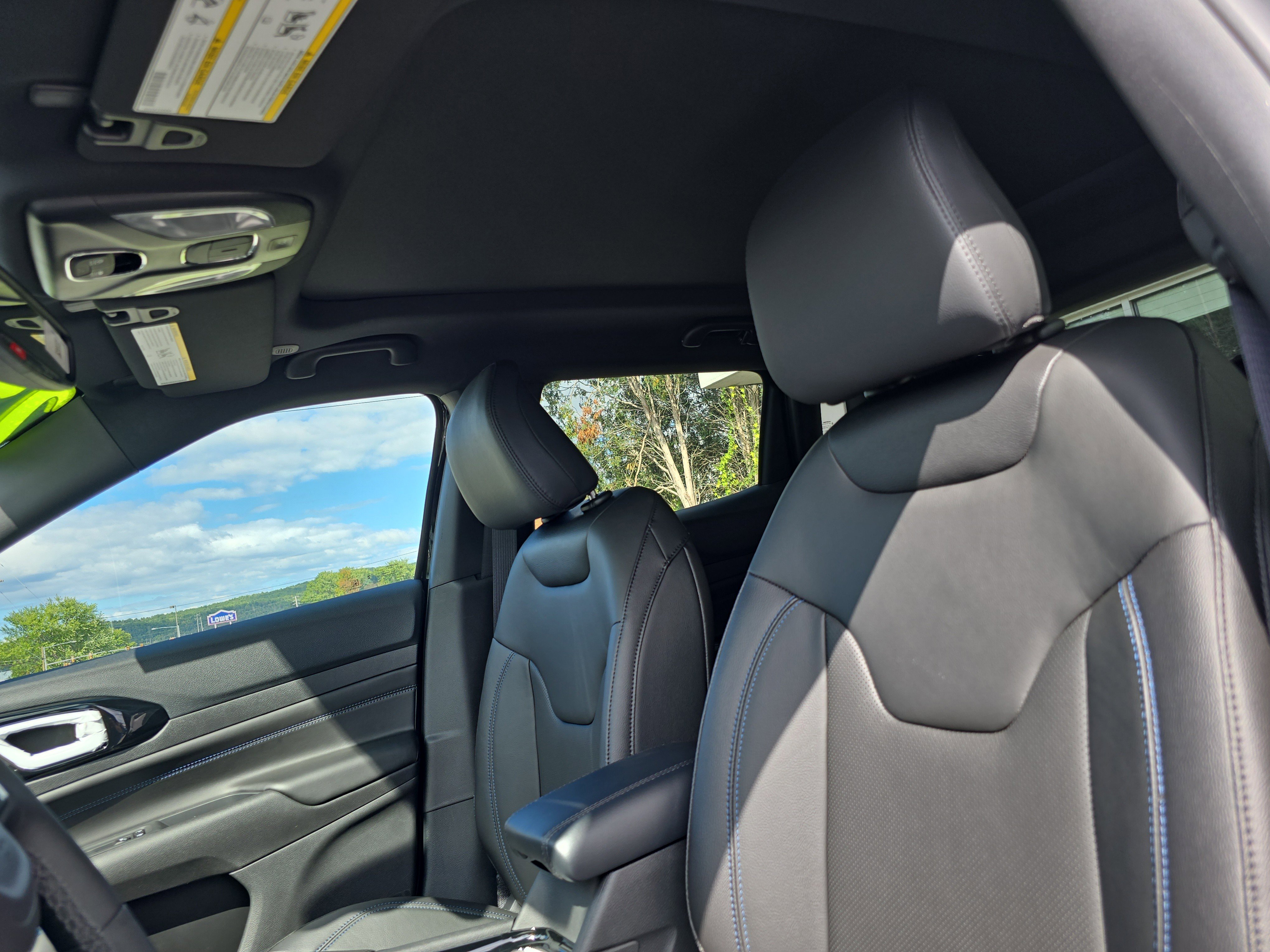 New 2025 Jeep Compass Limited w/ High Altitude Package image 10