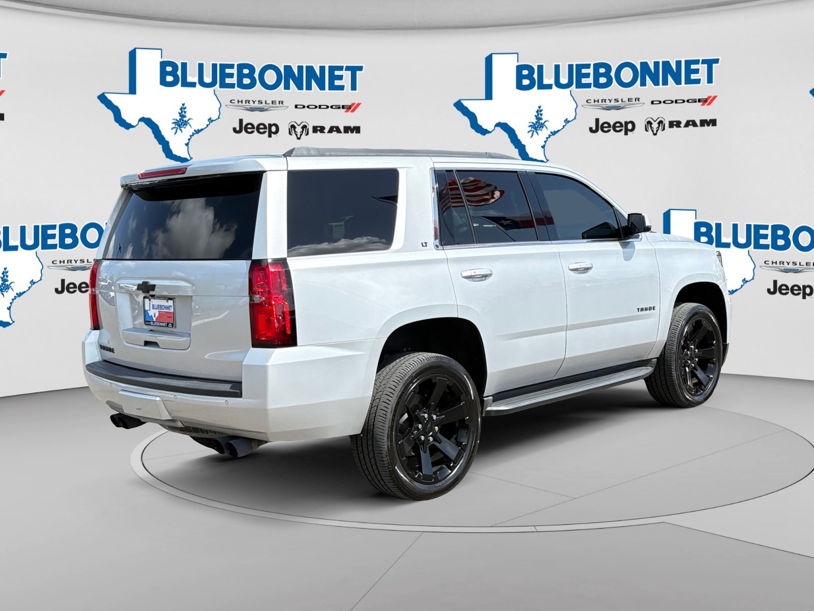 Used 2017 Chevrolet Tahoe LT w/ Luxury Package AWD/4WD image 5