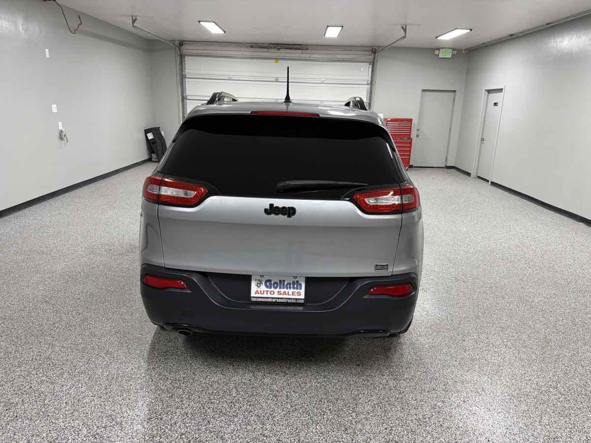 Used 2017 Jeep Cherokee Altitude image 4