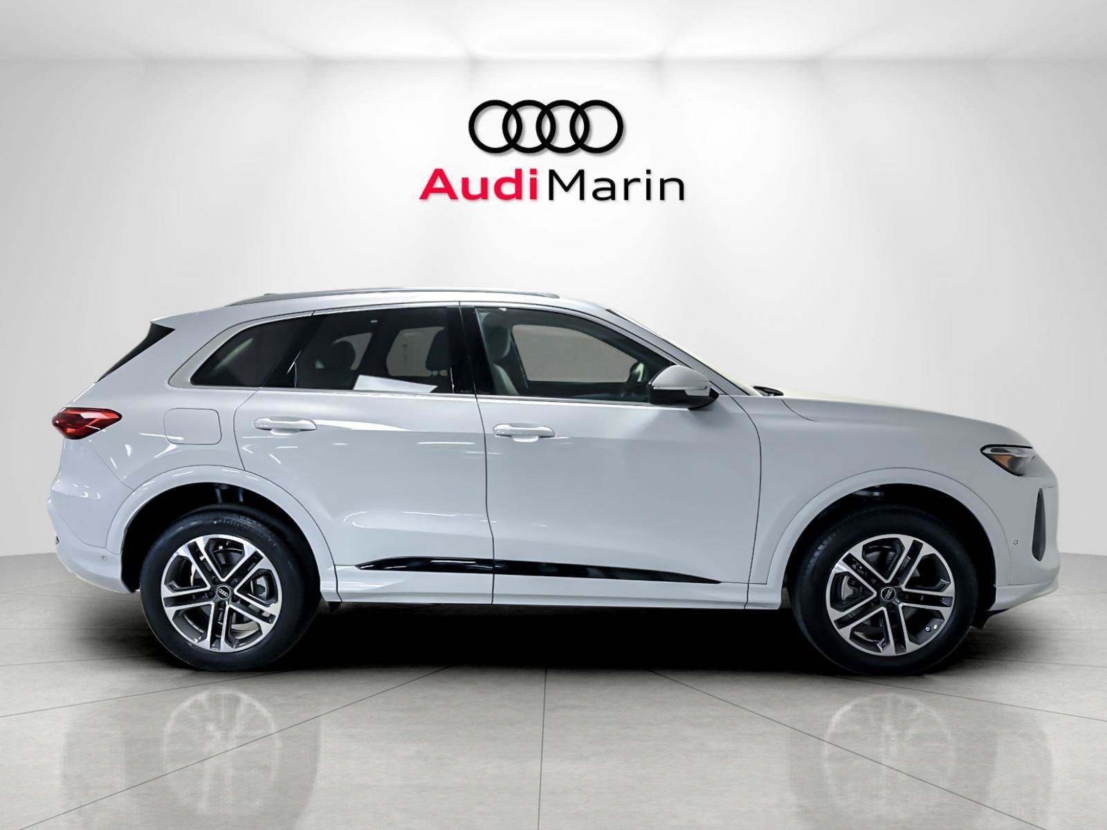 Certified 2025 Audi Q5 Premium AWD/4WD image 6