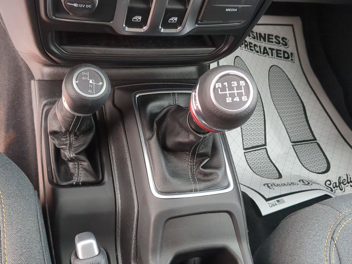 Used 2025 Jeep Wrangler Sport AWD/4WD image 15
