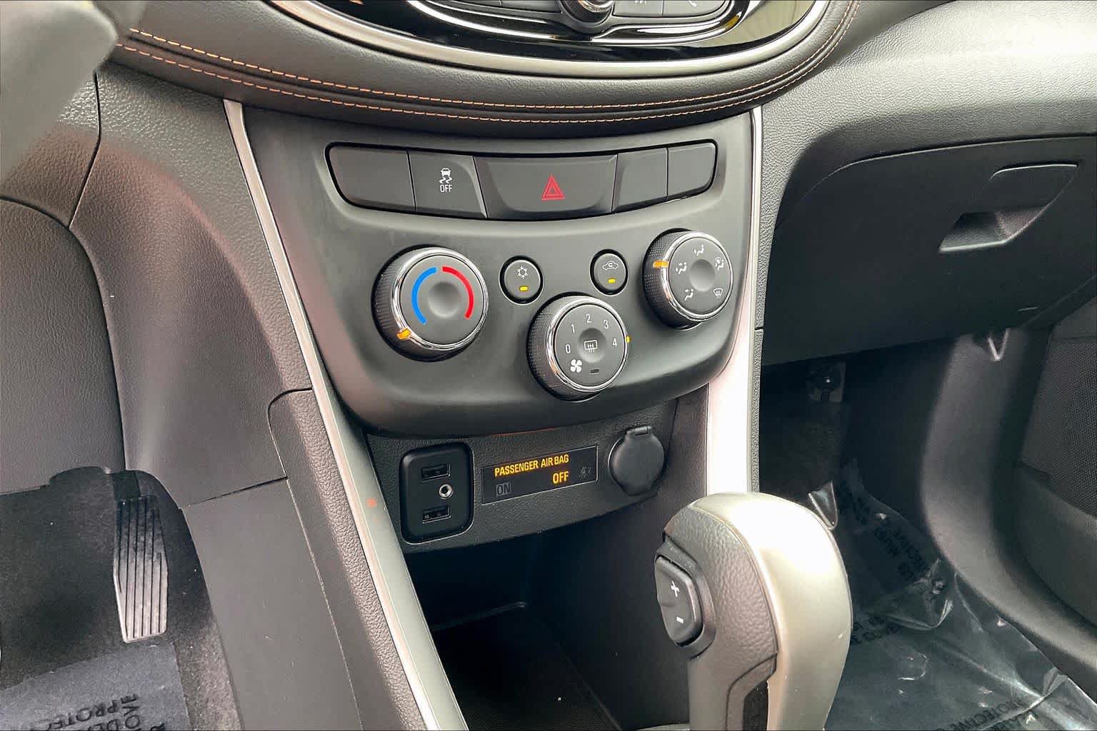 Used 2017 Chevrolet Trax LT w/ LT Convenience Package FWD image 30