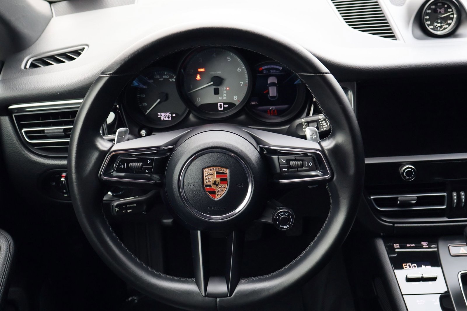 Certified 2022 Porsche Macan S image 15