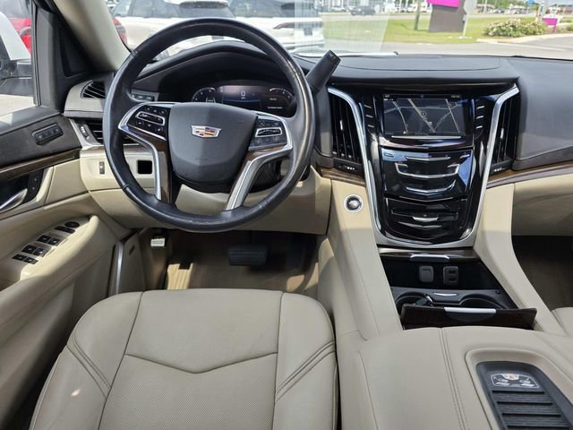 Used 2018 Cadillac Escalade Luxury RWD image 6