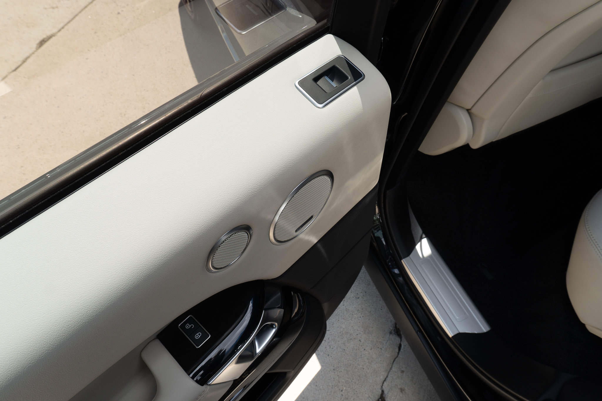 Used 2016 Land Rover Range Rover Supercharged image 24