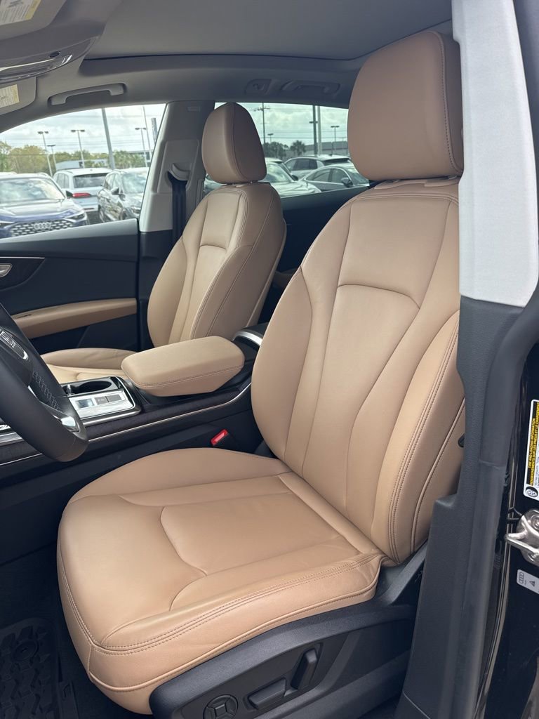 Used 2025 Audi Q8 Premium w/ Convenience Package image 8
