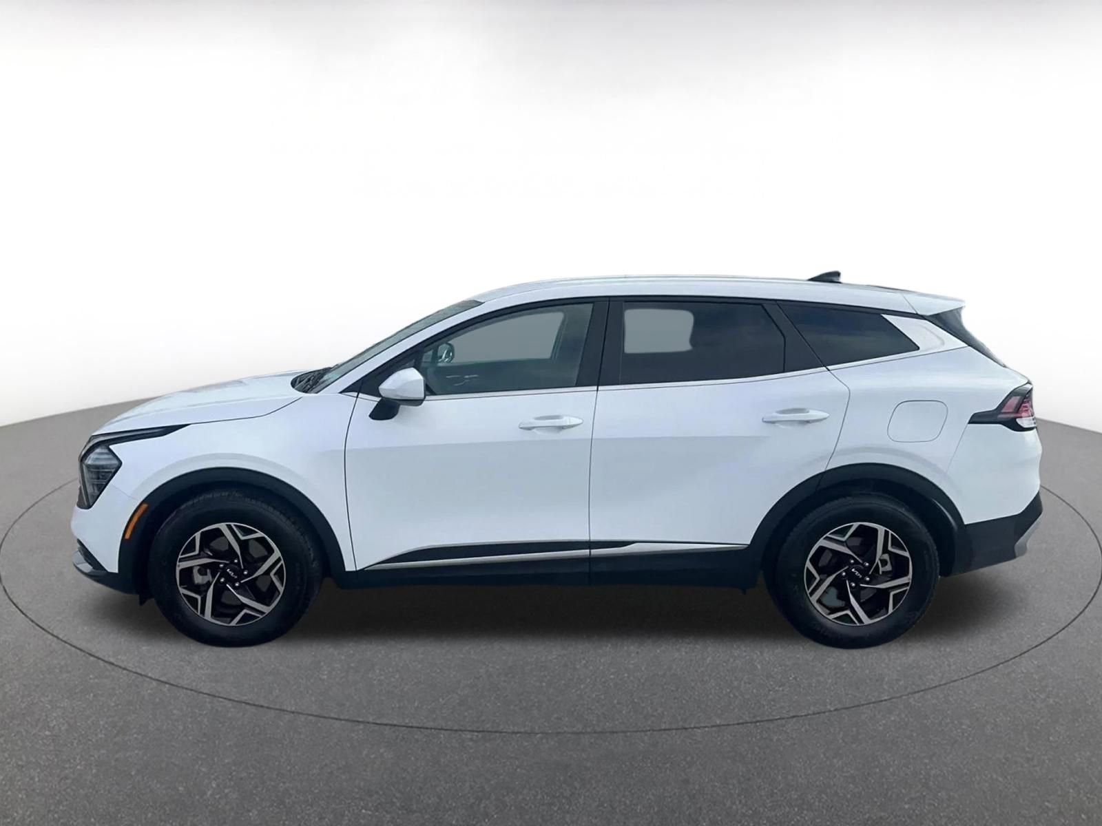 Used 2025 Kia Sportage LX image 9