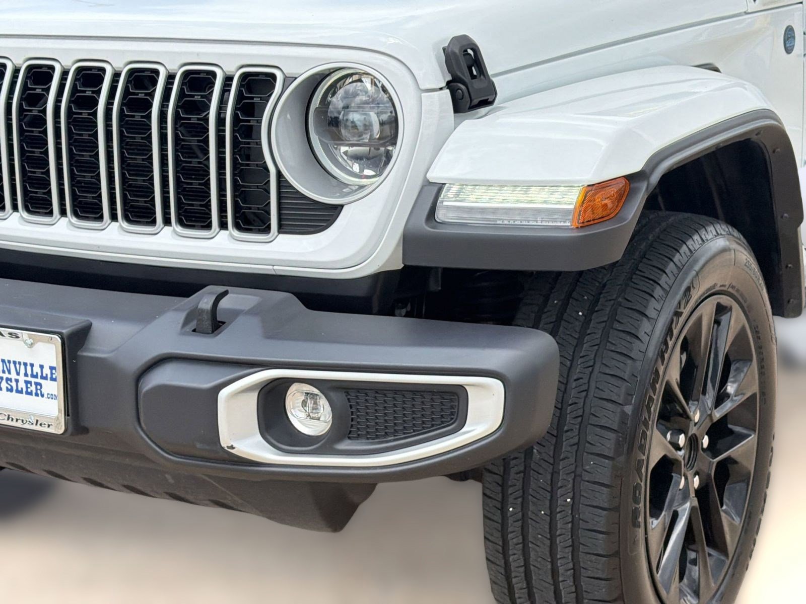 Certified 2025 Jeep Wrangler Sahara image 11