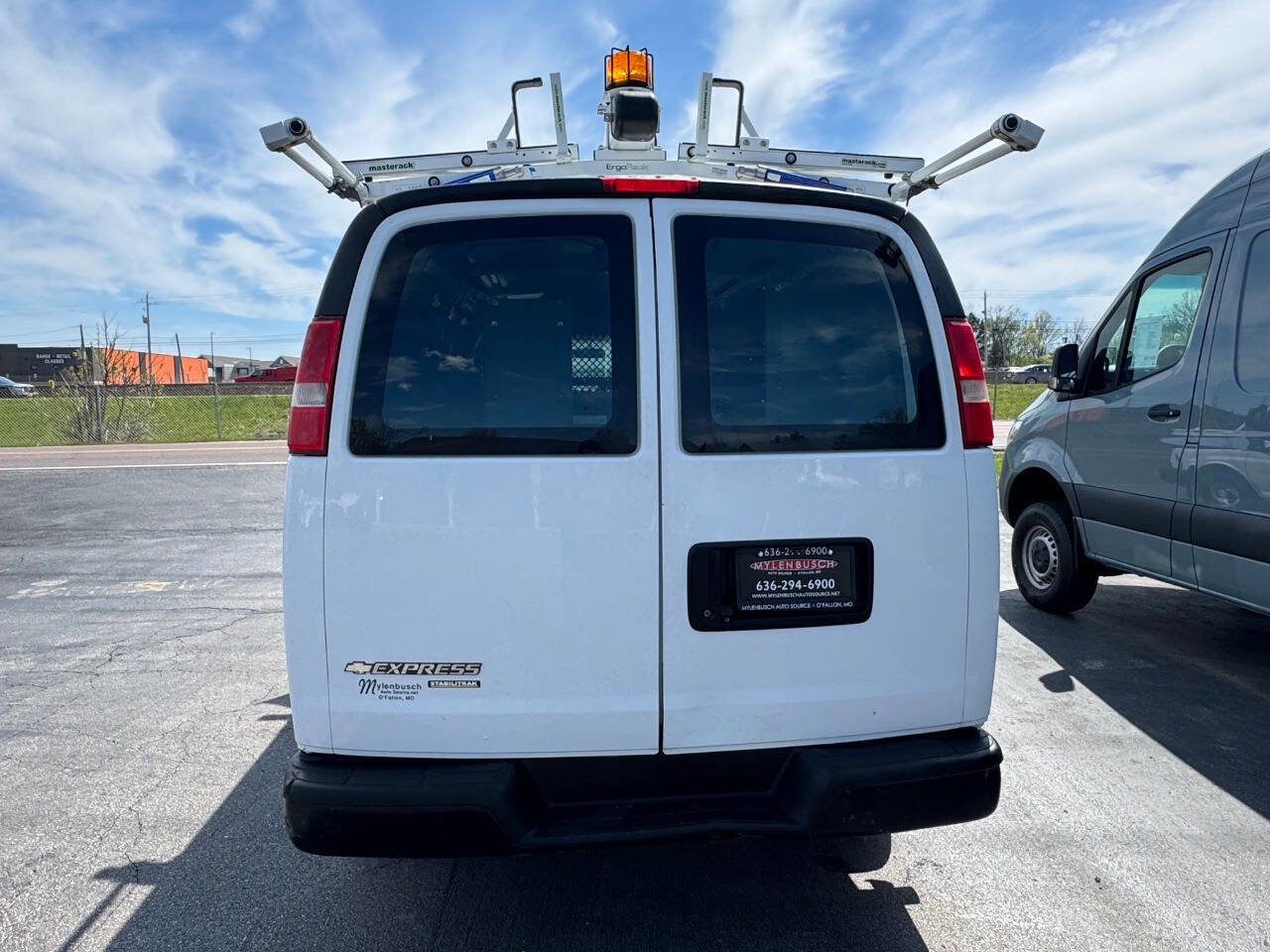 Used 2016 Chevrolet Express 2500 RWD image 7