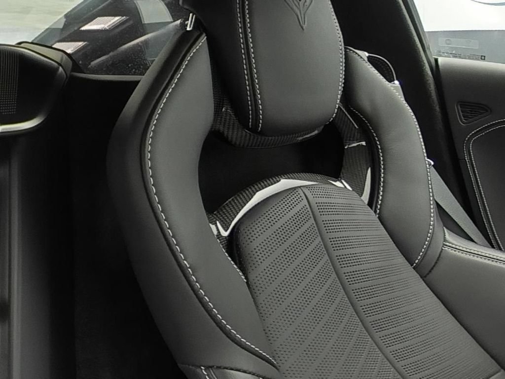 Used 2025 Chevrolet Corvette Stingray Premium Cpe w/ Z51 Performance Package RWD image 18