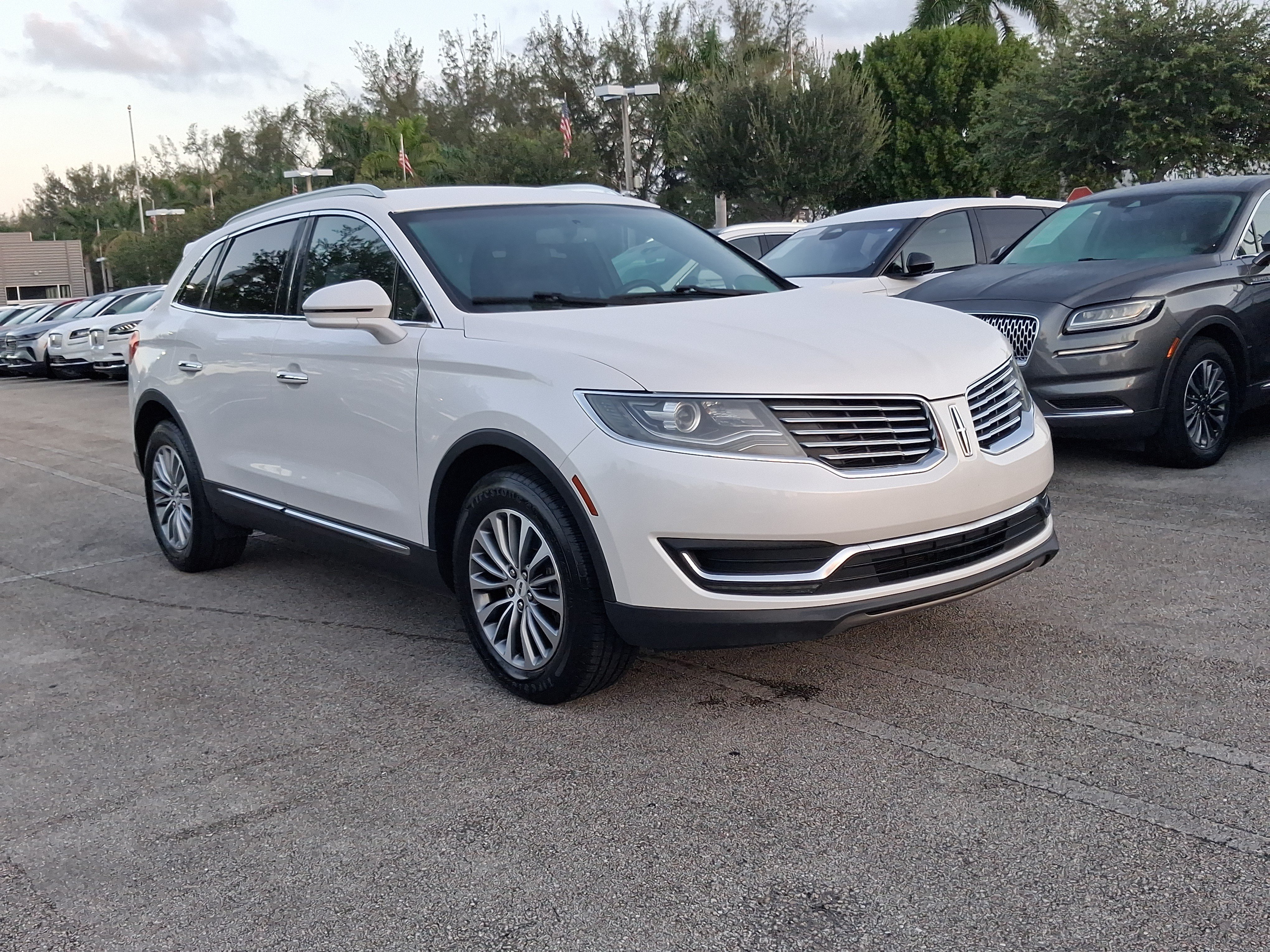 Used 2016 Lincoln MKX Select w/ Select Plus Package FWD image 22