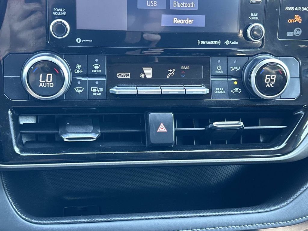 Used 2022 Toyota Highlander LE FWD image 39