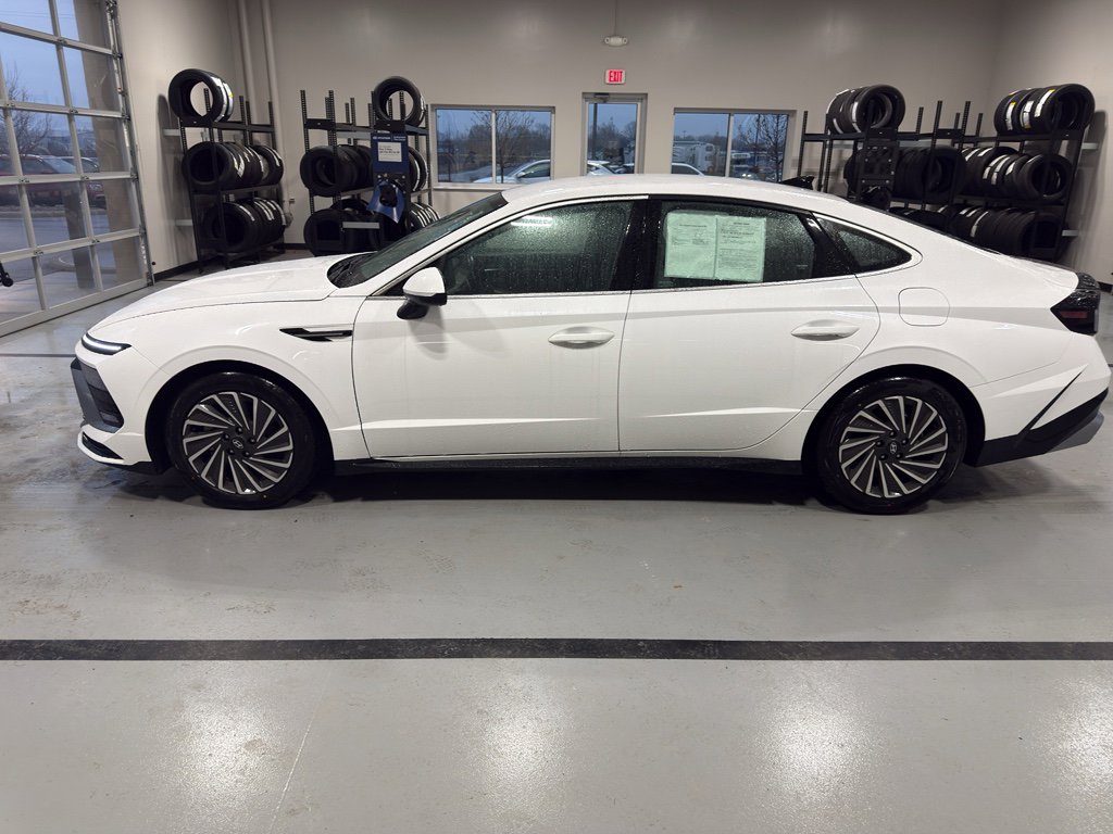 Used 2024 Hyundai Sonata SEL image 2