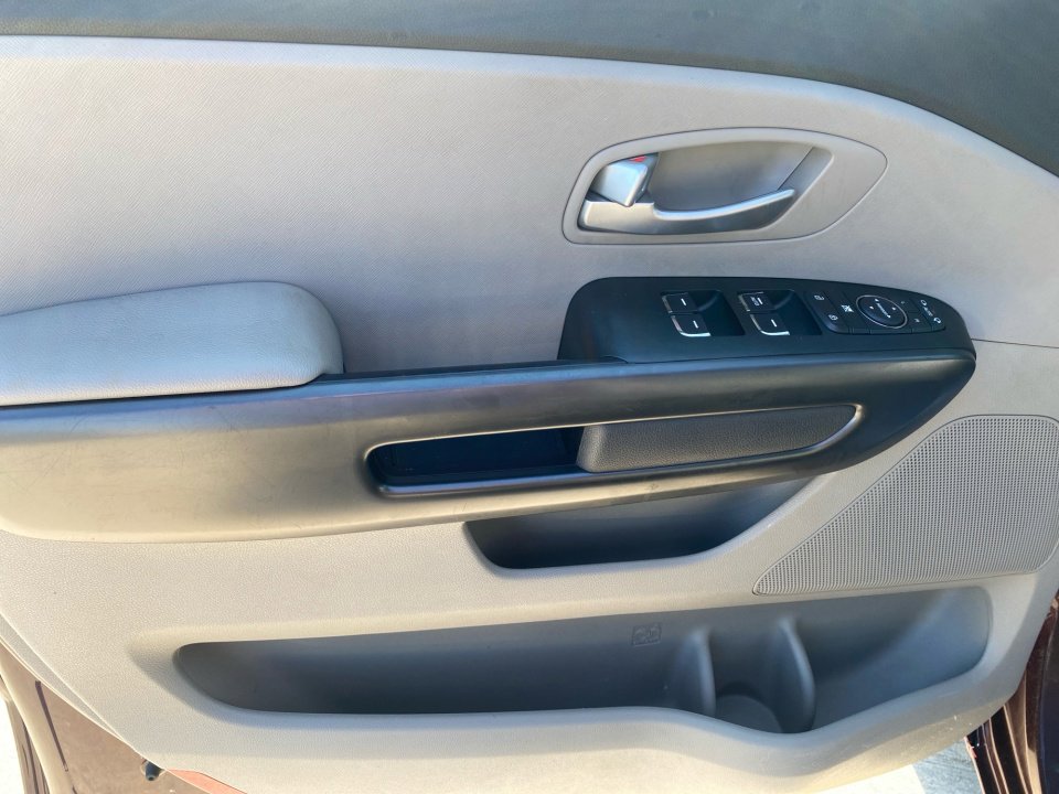 Used 2017 Kia Sedona LX w/ LX Essentials Premium Package FWD image 36