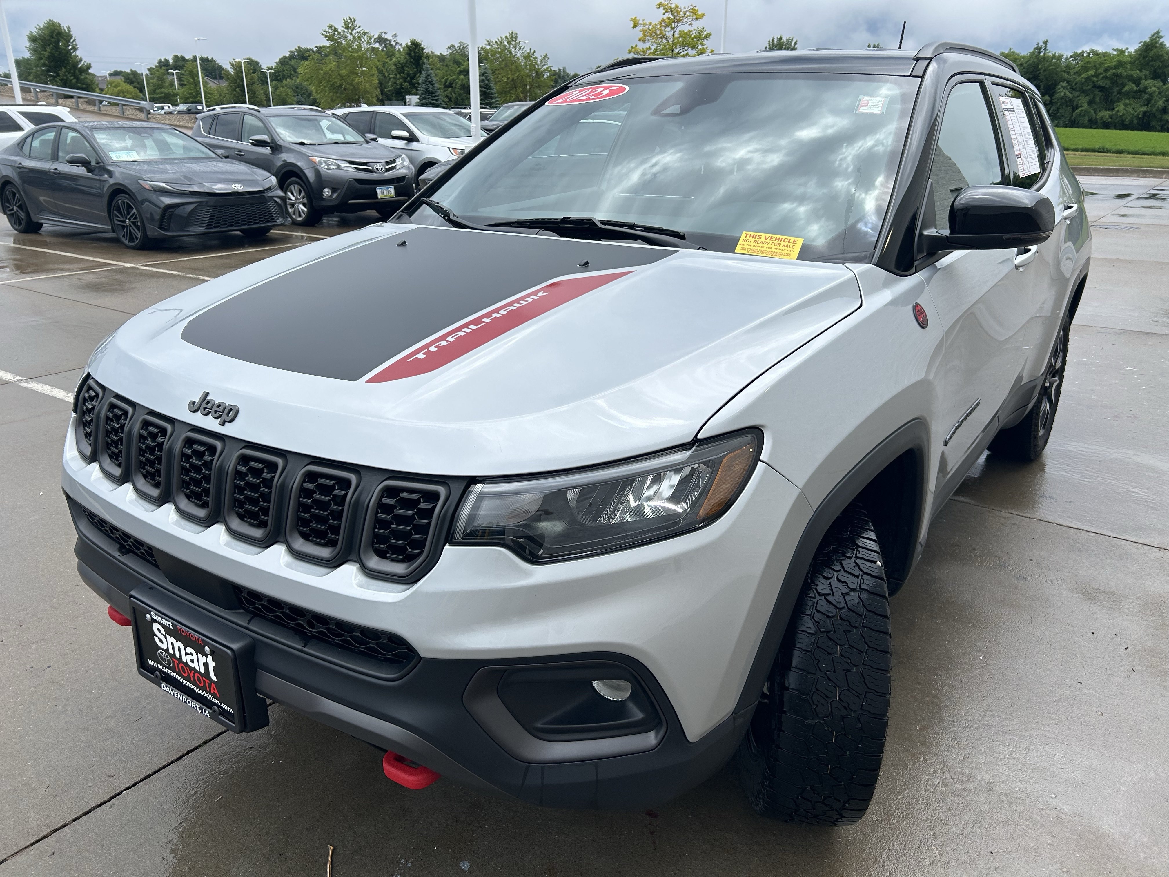 Used 2025 Jeep Compass Trailhawk AWD/4WD image 3