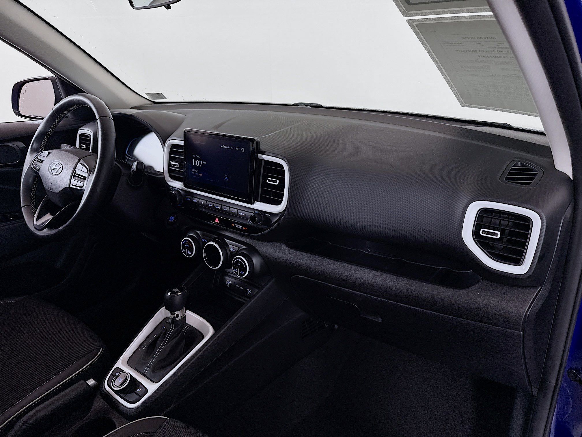 Used 2023 Hyundai Venue Limited image 27