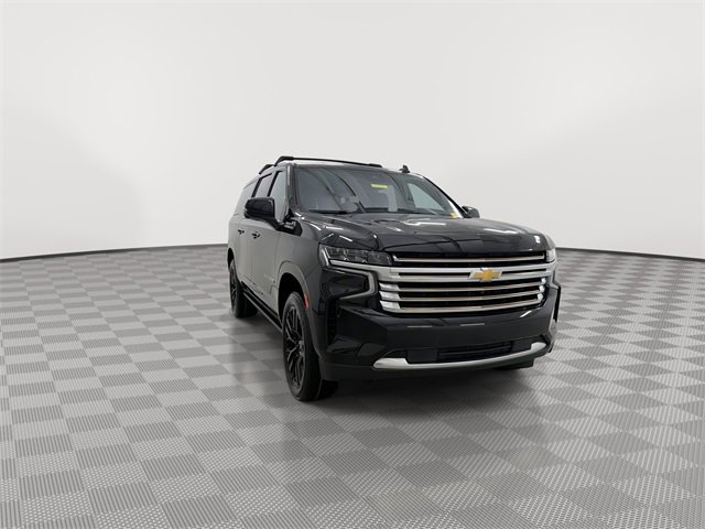 Used 2023 Chevrolet Suburban High Country image 2