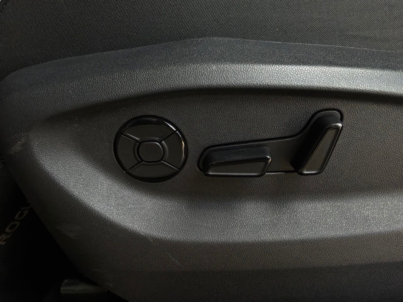 Used 2026 Volkswagen Tiguan SE FWD image 11