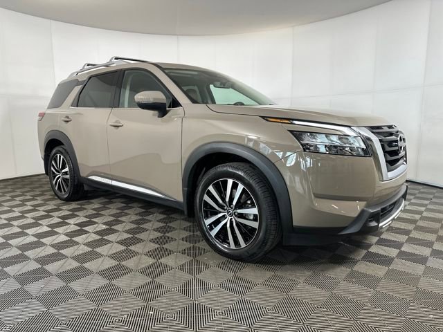 Used 2023 Nissan Pathfinder Platinum image 2