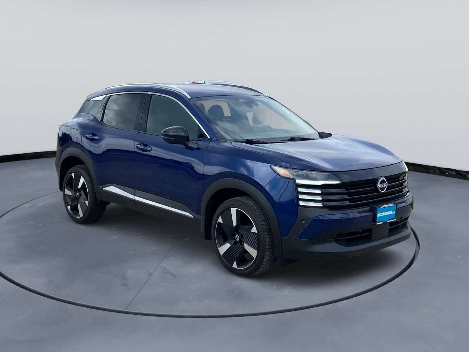 Used 2026 Nissan Kicks SR FWD image 3