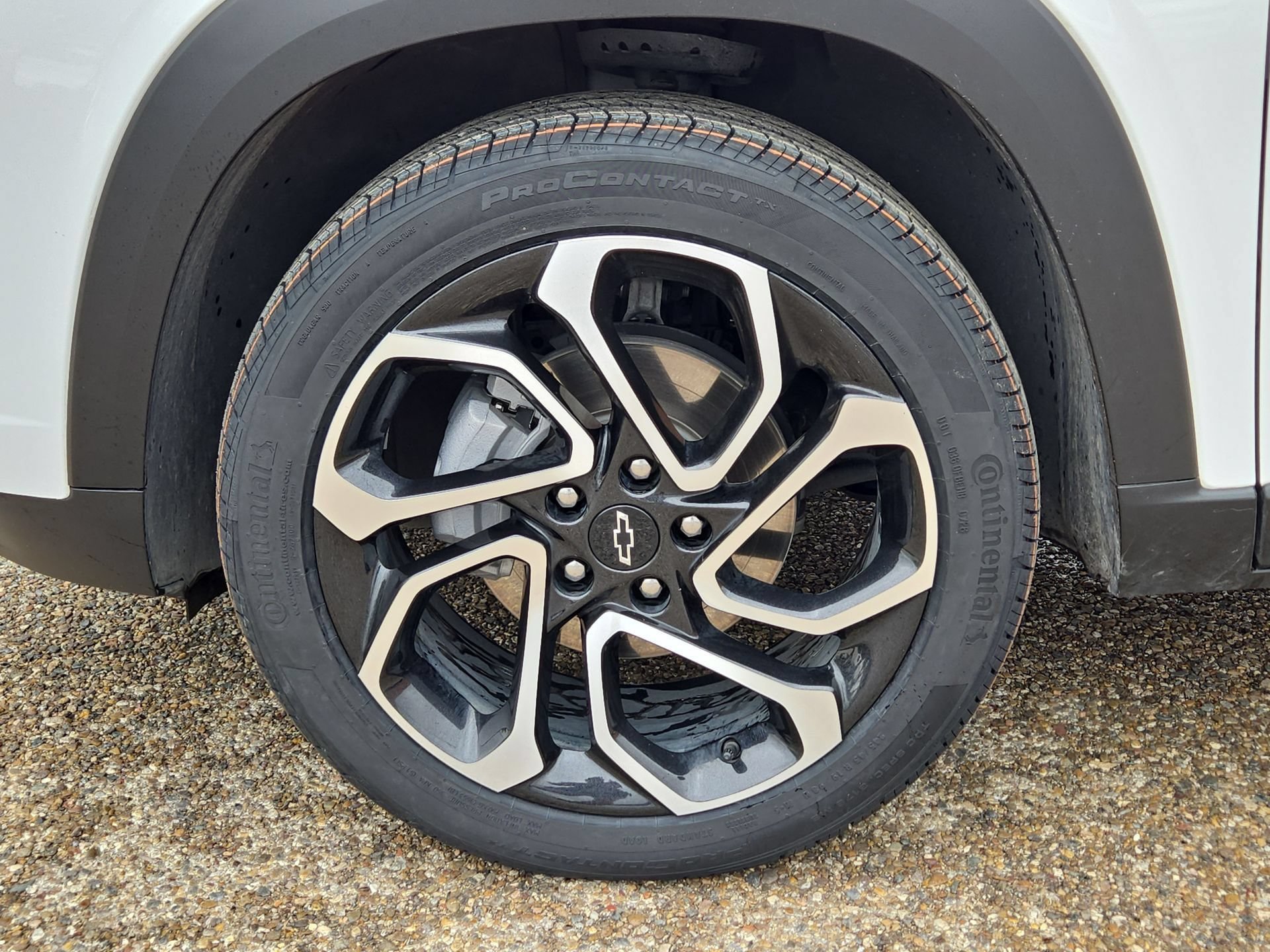 Used 2025 Chevrolet Trax RS w/ Sunroof Package FWD image 11