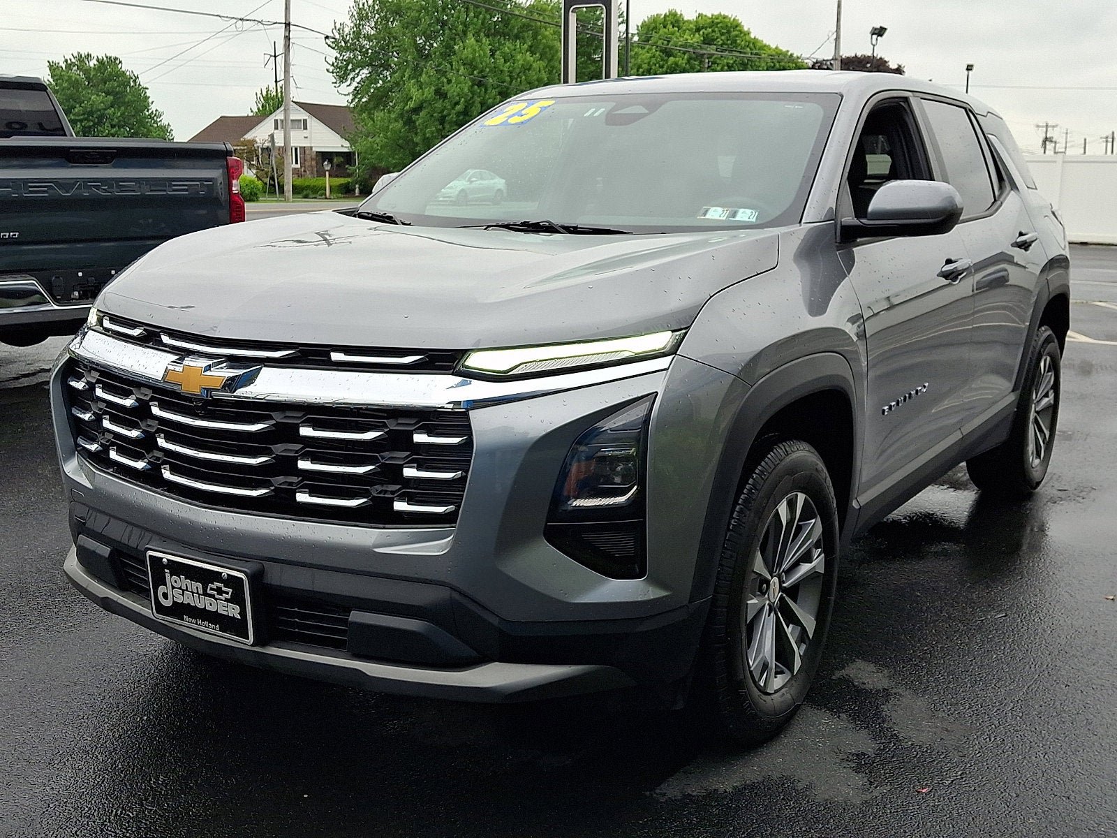 Used 2025 Chevrolet Equinox LT AWD/4WD image 3