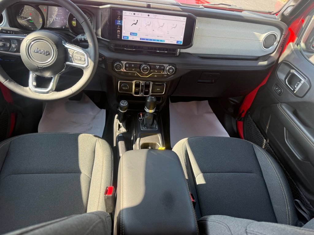 Used 2025 Jeep Wrangler Unlimited Sahara AWD/4WD image 43