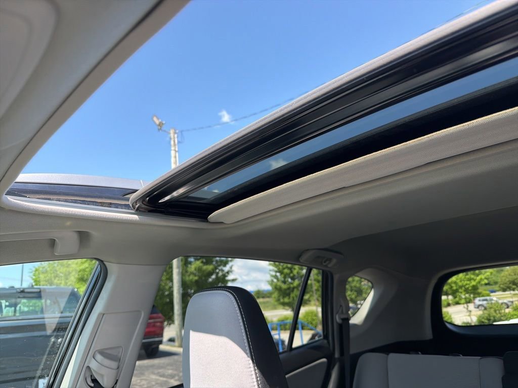 Used 2018 Toyota RAV4 XLE FWD image 12