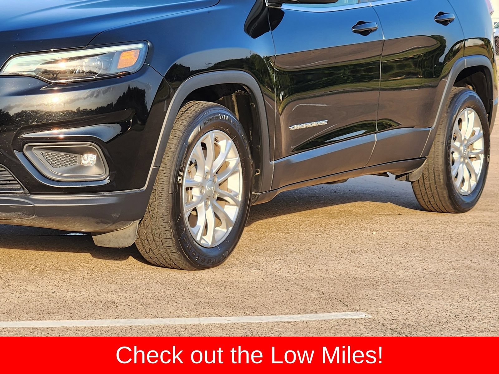 Used 2019 Jeep Cherokee Latitude w/ Popular Appearance Group FWD image 12