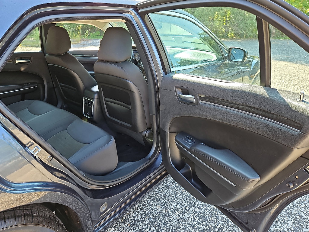 Used 2018 Chrysler 300 Touring image 14