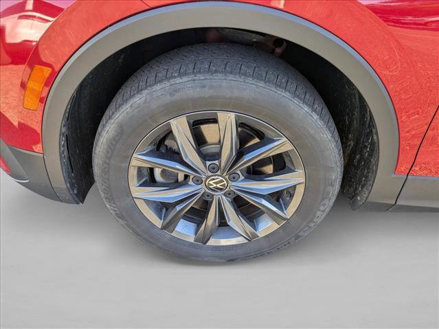 Used 2022 Volkswagen Tiguan SE AWD/4WD image 10