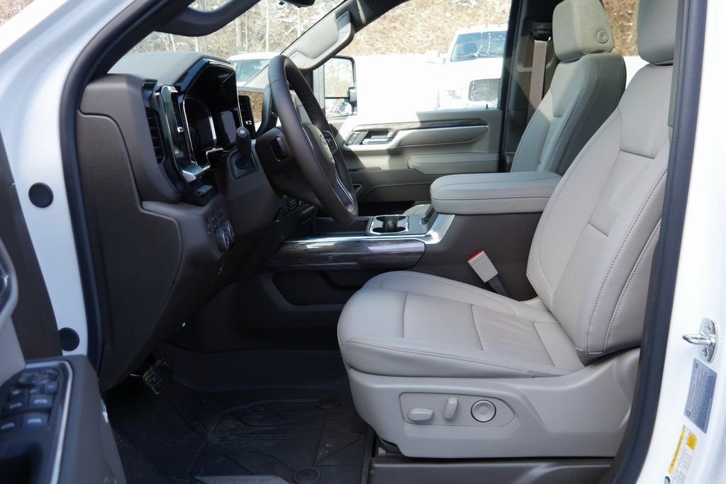 New 2026 Chevrolet Silverado 3500 LTZ w/ LTZ Plus Package image 8