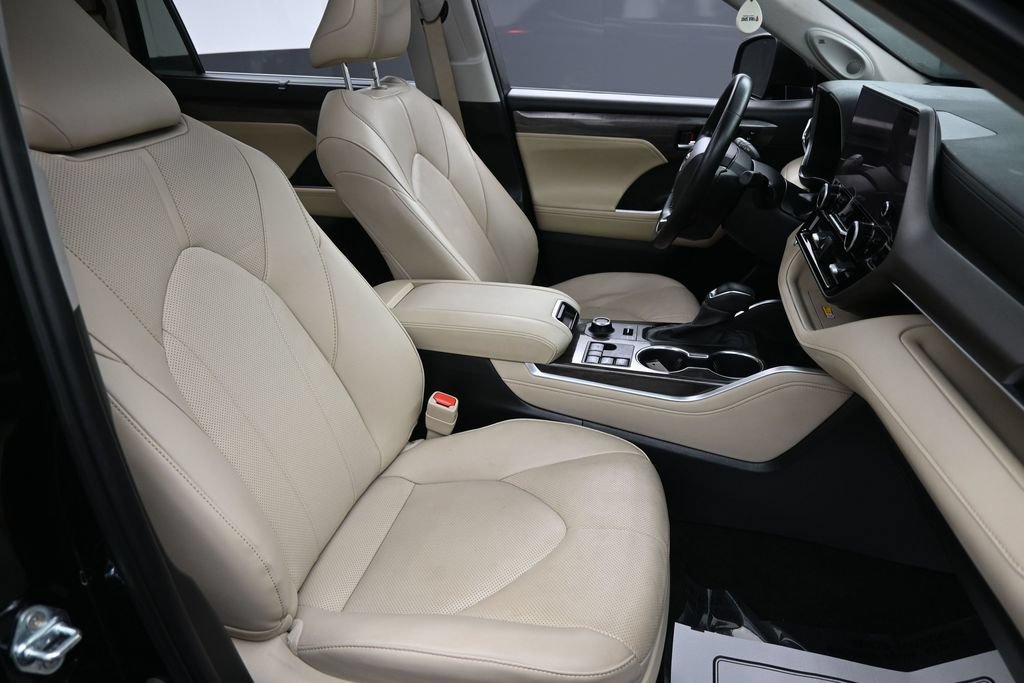 Used 2024 Toyota Highlander Limited AWD/4WD image 20
