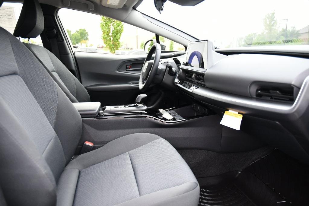 Used 2024 Toyota Prius LE FWD image 34
