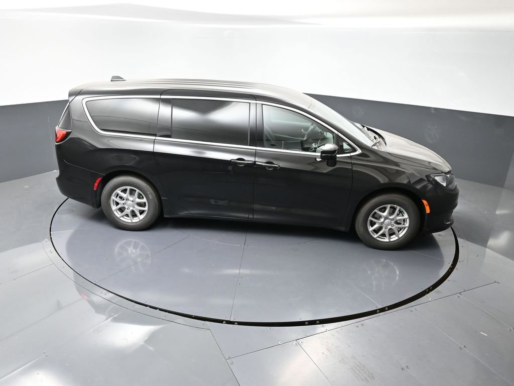 New 2026 Chrysler Voyager LX image 29