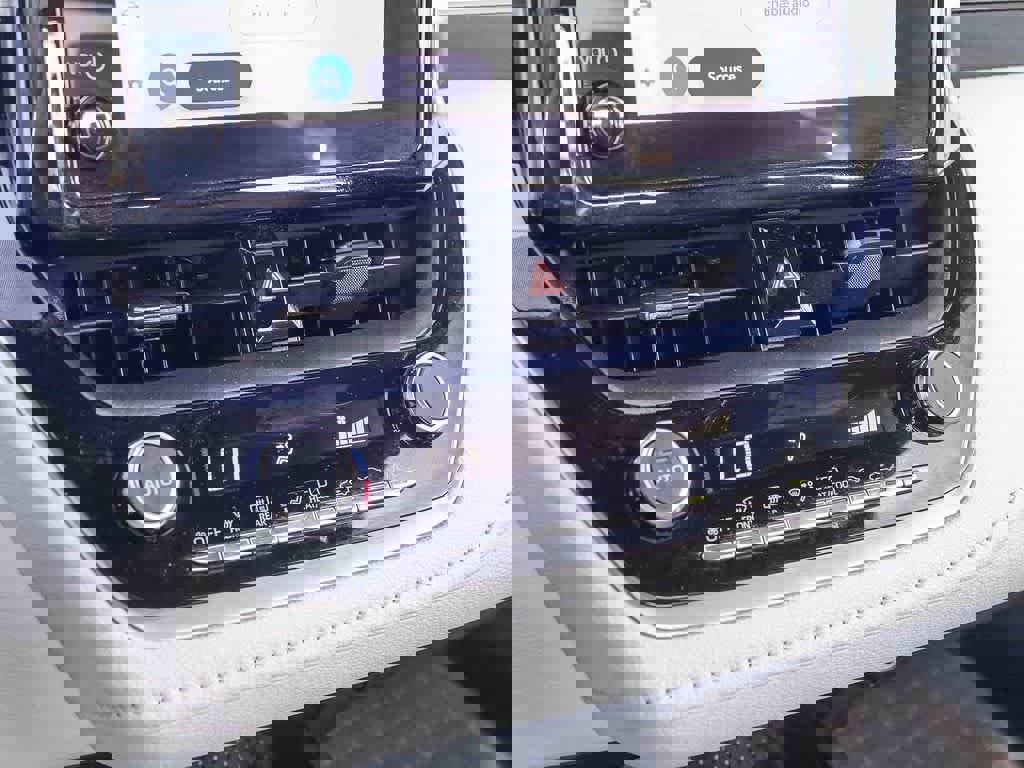 Used 2025 Toyota Corolla SE image 21